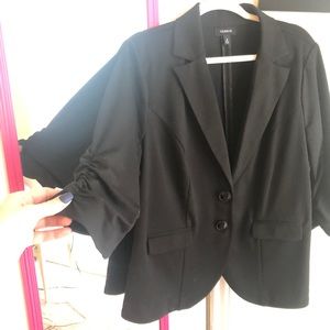 Torrid sz 2 black blazer, ruched sleeves